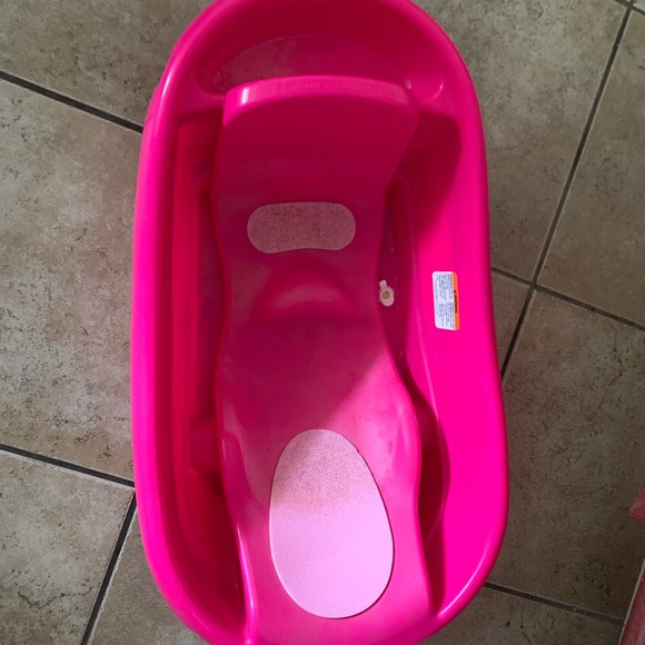 Baby Girl Bath Tub - Picture 1 of 3